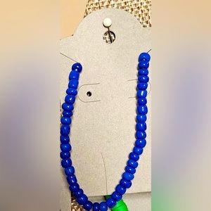 Dainty medium size to fit bracelet.  navy blue